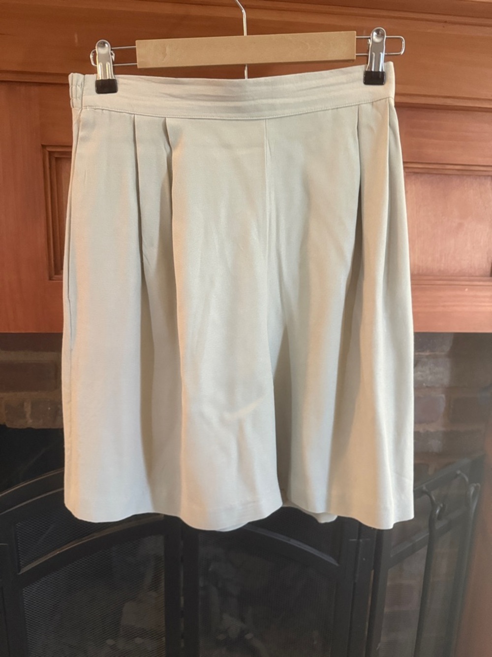 VTG 80s 90s Decade Designs Tan Gray Pleated Pull On High Rise Shorts Size 8